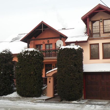 Dom Pod Tujami Bed & Breakfast Krakow Exterior photo