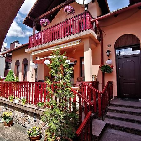 Dom Pod Tujami Bed & Breakfast Krakow Exterior photo