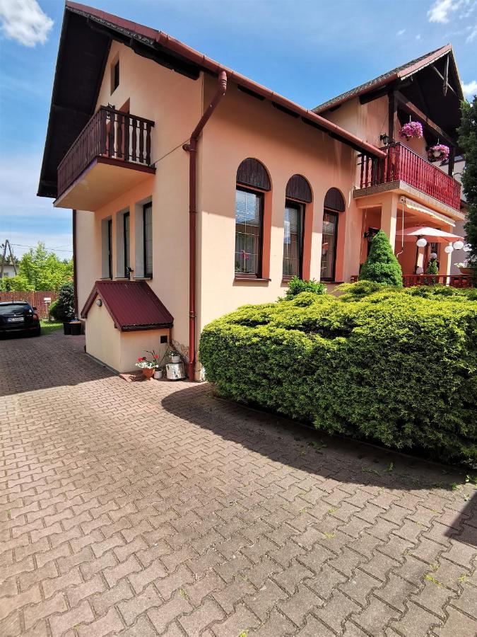 Dom Pod Tujami Bed & Breakfast Krakow Exterior photo