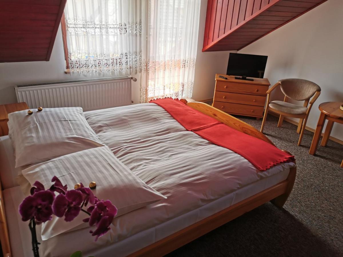 Dom Pod Tujami Bed & Breakfast Krakow Exterior photo